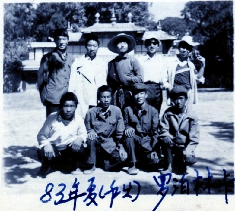 Photo with friends in Lahsa